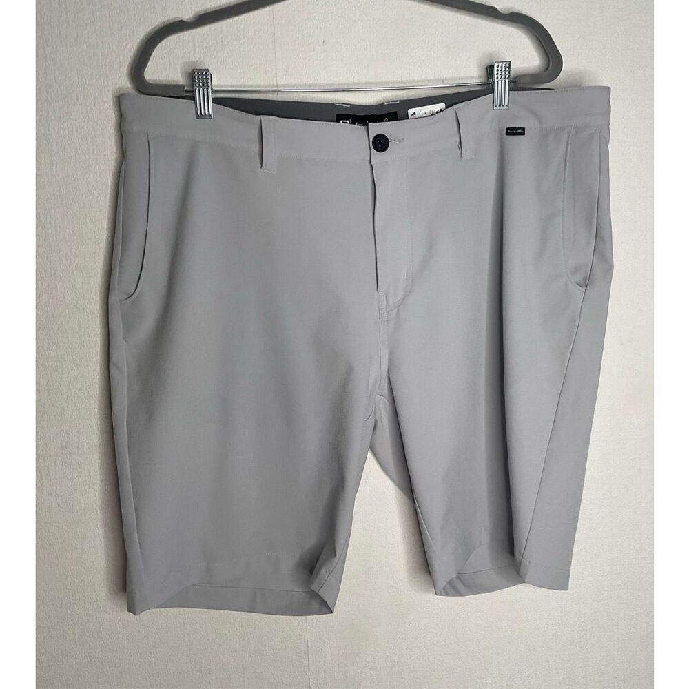 Travis Mathew Shorts Men's Size 4O Gray‎ Golf Flat Front Chino 9" New
